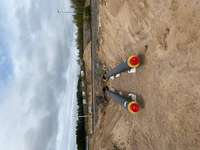 Fjärrvärmerör under järnvägen på Båramo